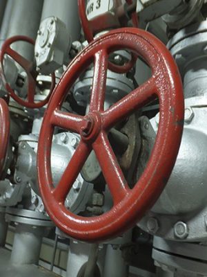 dettaglio di valvole impiegate in un impianto industriale chimico